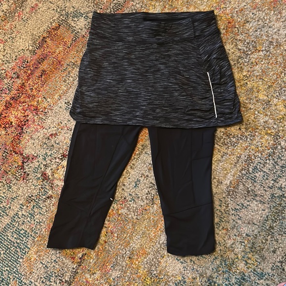 Athleta skirt and attached capris - Picture 1 of 3